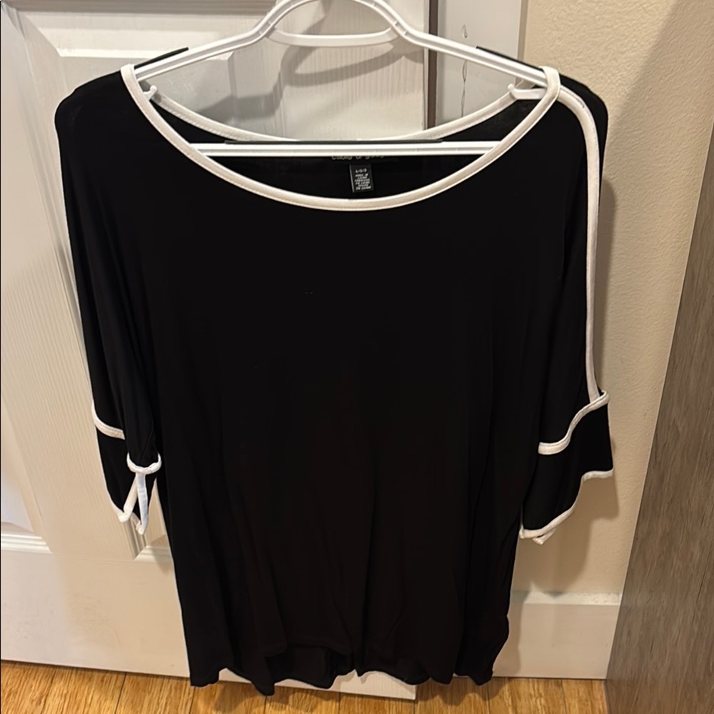 Cable & Gauge Black and White Ruffled Blouse